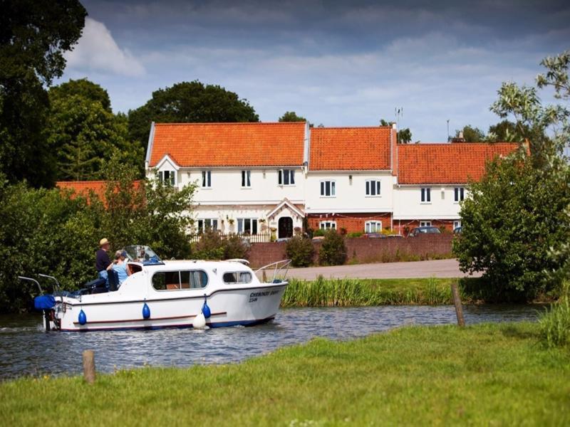 Wayford Bridge Inn Hotel สตาแลม ภายนอก รูปภาพ